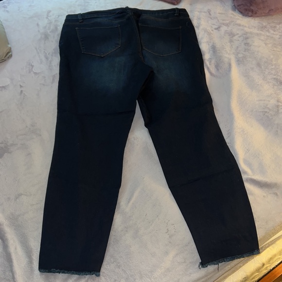 EUC Ruff Hewn Jeans Ankle Length Dark Wash Flower Detail Size 16 - Picture 4 of 9